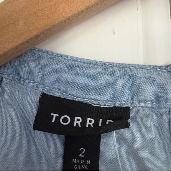 Torrid 100% Tencel Halter Neck Tiered Sleeveless Top in
Light Wash Lyocell Tank - Picture 10 of 13